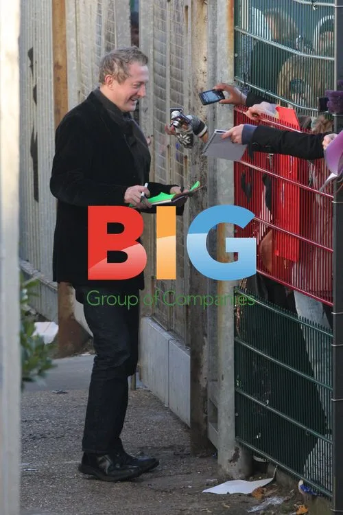 Louis Walsh Signs Autographs