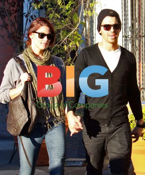 Joe Jonas and Ashley Greene at Cheebo Restaurant