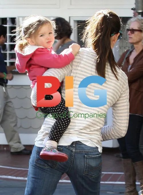Jennifer Garner and Ben Affleck with daughters