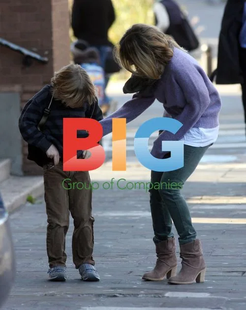 Sarah Jessica Parker walks son to school