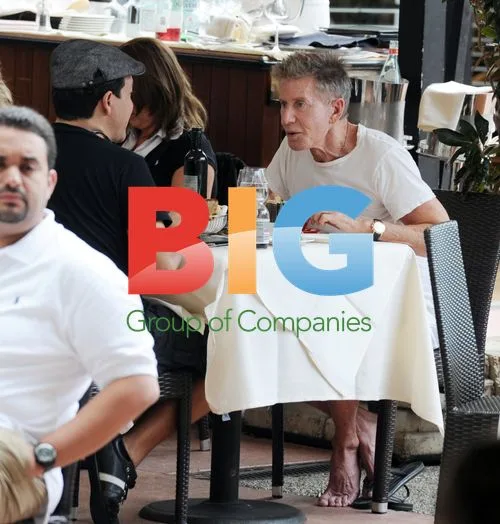 Calvin Klein Relaxes on Lincoln Road