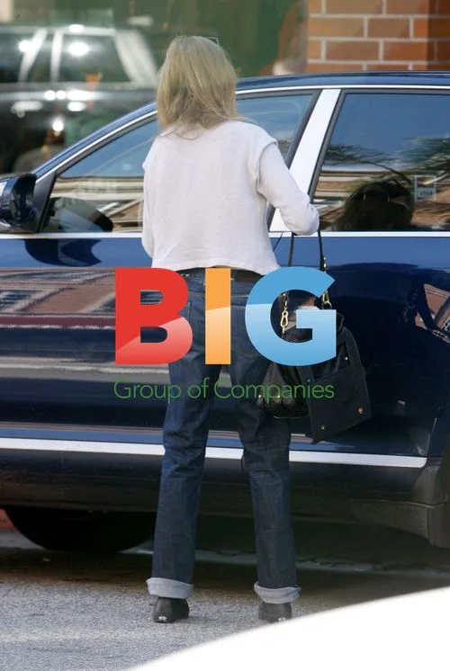 Whitney Port Struggles with Pants in Beverly Hills