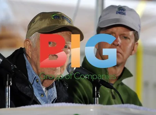 Jimmy Carter and Rosalynn Volunteering