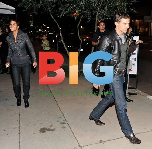Halle Berry and Oliver Martinez at Photography Exhibition