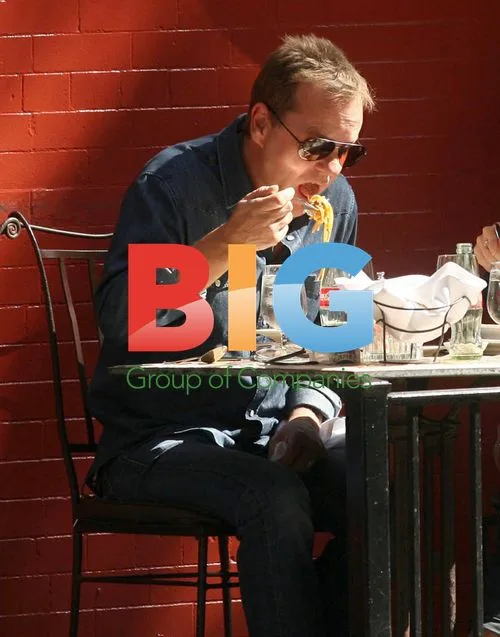 Kiefer Sutherland Lunches in NYC