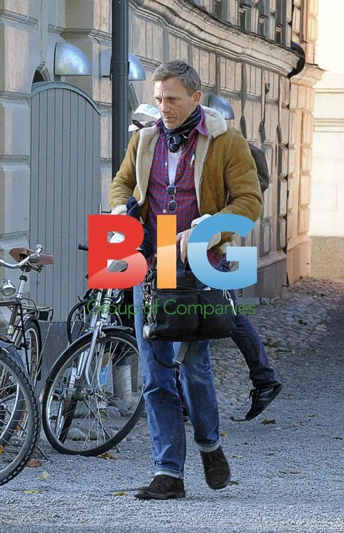 Daniel Craig shops in Sweden