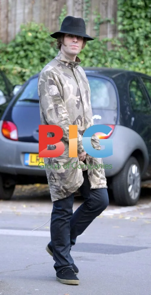 Liam Gallagher and Nicole Appleton shopping