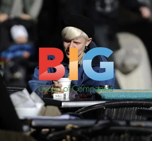 Robyn has coffee and cigarette in Stockholm