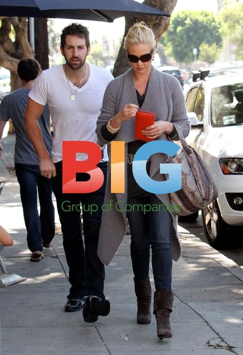 Katherine Heigl and Josh Kelley Grab Lunch