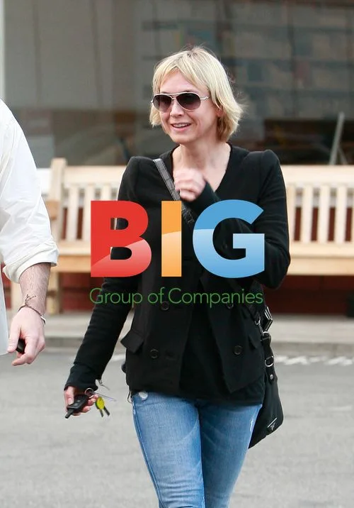 Renee Zellwegger Leaves LA Cafe