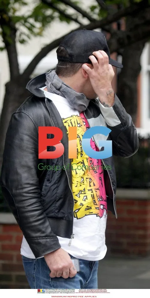 Robbie Williams Spotted with Mystery Woman