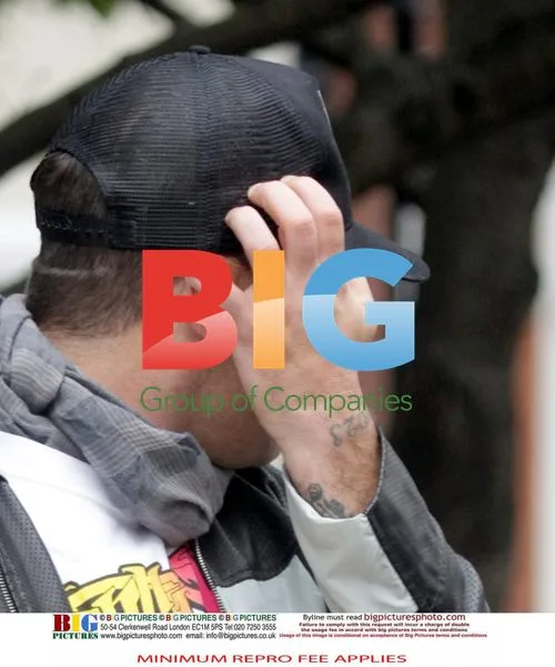 Robbie Williams Seen With Mystery Woman