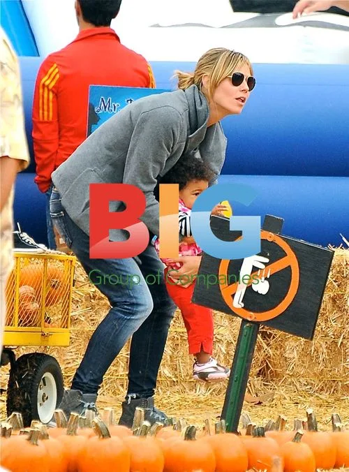 Heidi Klum and Seal with Kids at Pumpkin Patch