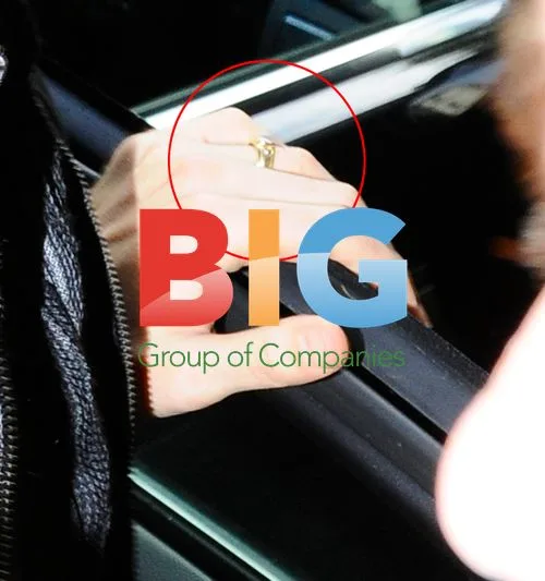 Russell Brand Arrives with Wedding Ring