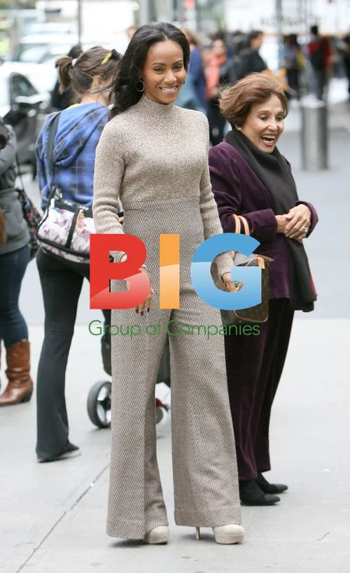 Jada Pinkett Smith Walks Puppy in NYC