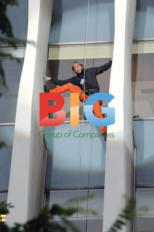 Alain Robert Climbs Paris Building