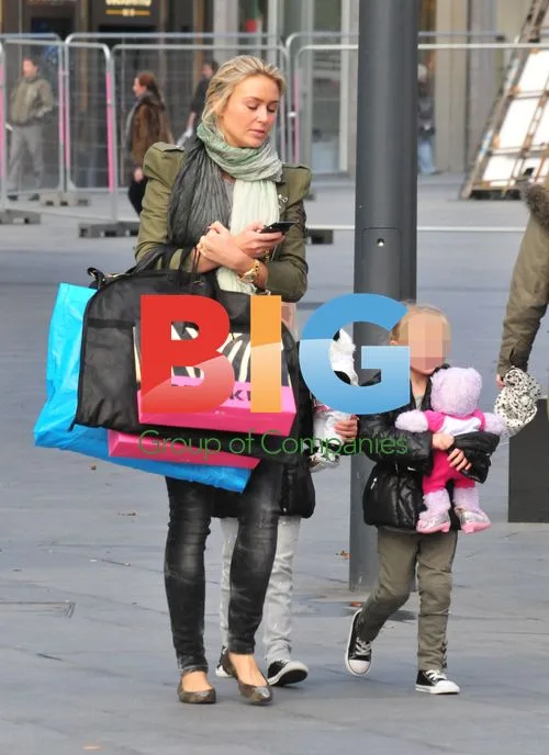 Alex Curran & Daughters Shopping