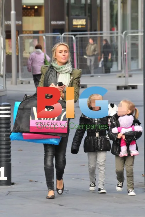 Alex Curran and Daughters Shopping