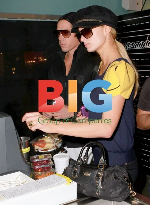 Paris Hilton and Cy Waits Grab Lemonade