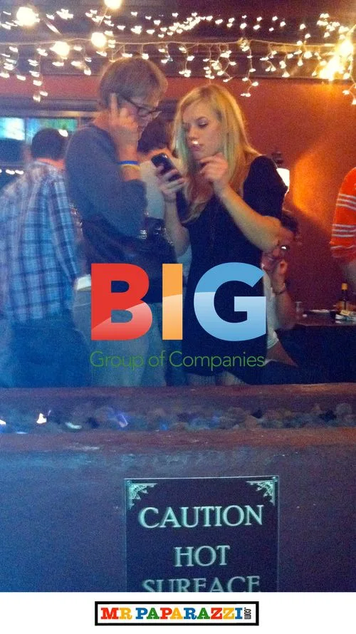 Kris Marshall Spotted Drinking and Dancing with Blonde Woman