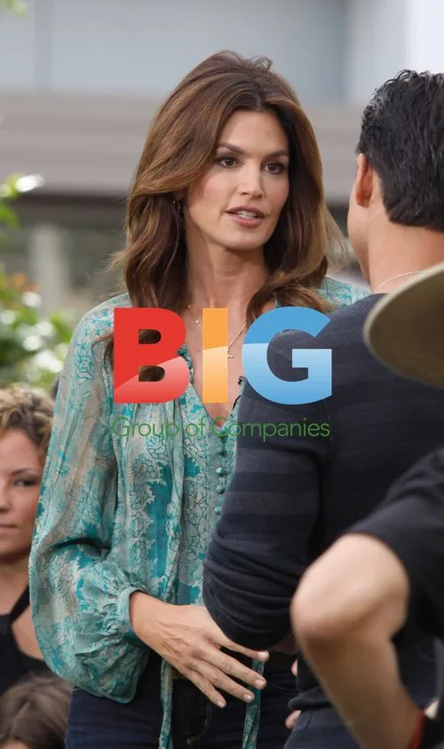 Cindy Crawford Visits Extra in LA