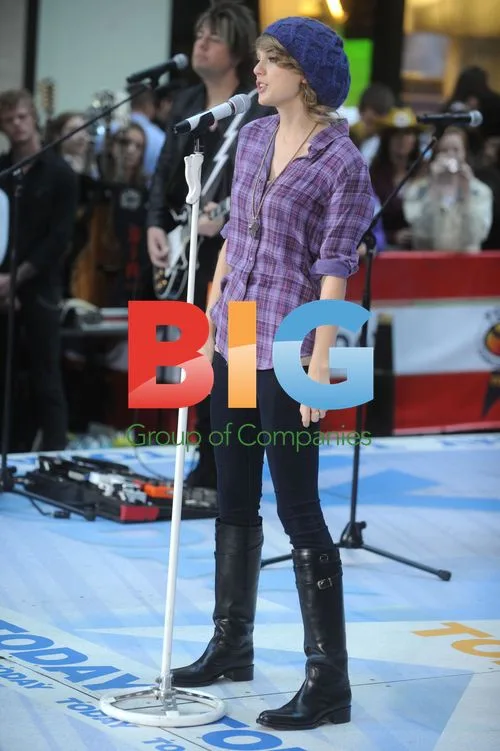 Taylor Swift Performs on Today Show in NYC