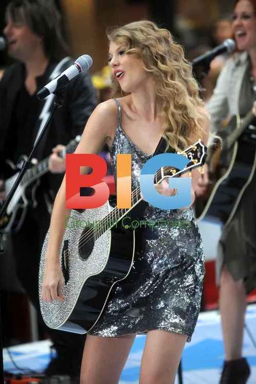 Taylor Swift performs on Today Show in NYC