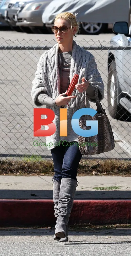 Katherine Heigl Shopping at Michael's