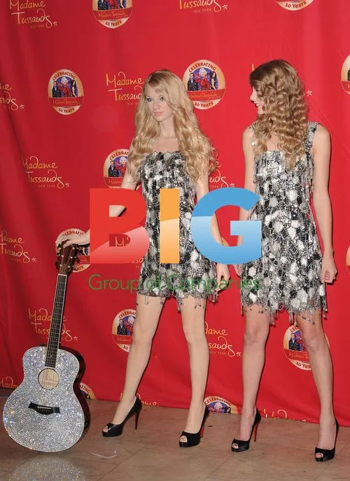 Taylor Swift Unveils Wax Figure