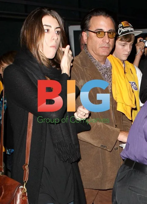 Andy Garcia and daughter leave Lakers game