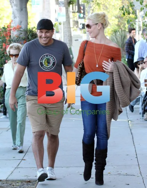 Katherine Heigl leaves Larchmont Bungalow