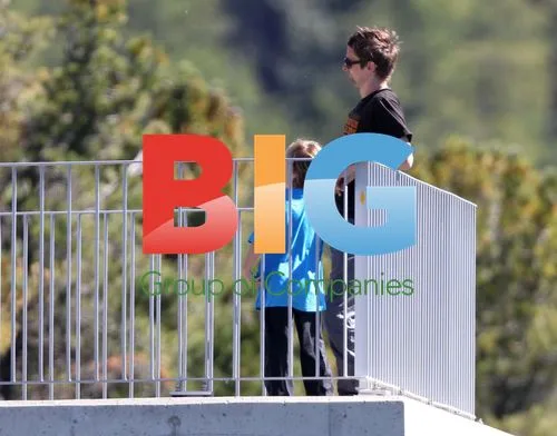 Kate Hudson and Matthew Bellamy bike in Swiss Alps