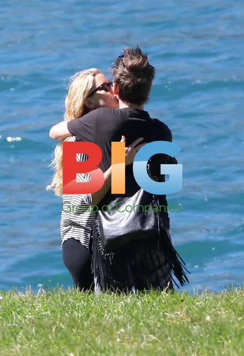Kate Hudson and Matthew Bellamy bike ride