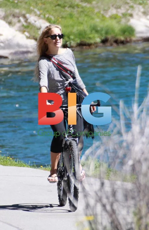 Kate Hudson and Matthew Bellamy Bike Ride