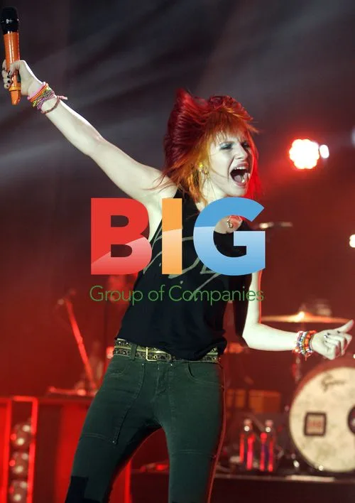 Hayley Williams of Paramore in Concert