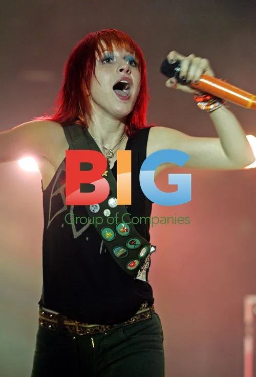 Hayley Williams of Paramore in concert