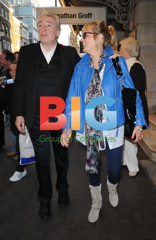 Twiggy at 'Deathtrap' Opening