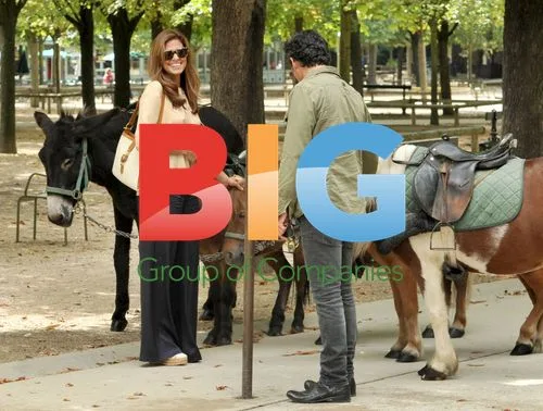 Eva Mendes Sightseeing in Paris