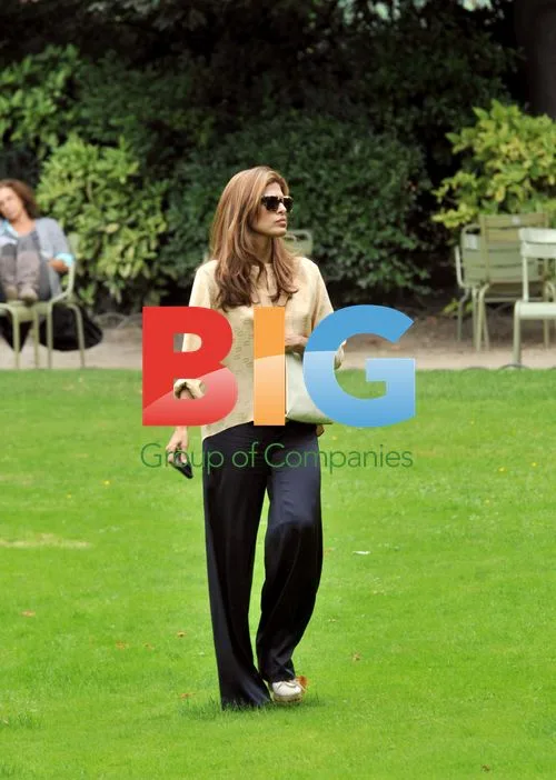 Eva Mendes Sightseeing in Paris