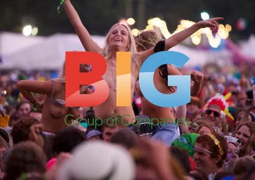 Topless Fans at Mumford and Sons Bestival 2010