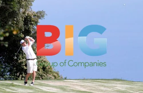 Hugh Grant Plays Golf in Monte-Carlo