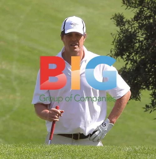 Hugh Grant Plays Golf in Monte-Carlo