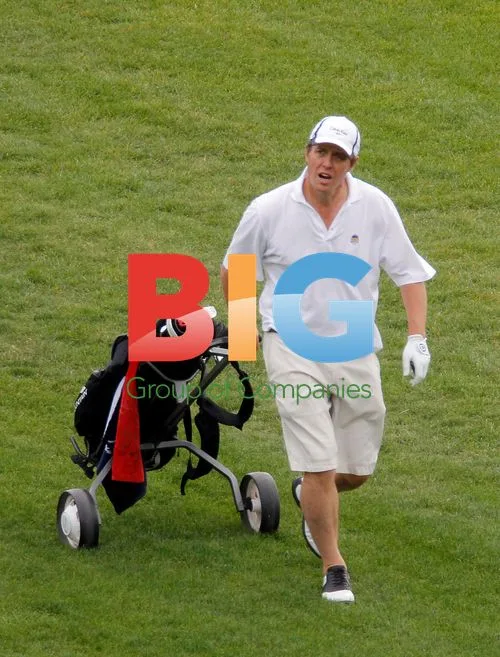 Hugh Grant Golfing in Monte-Carlo