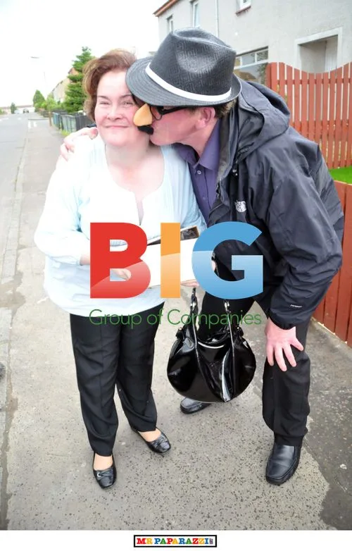 Susan Boyle Posed With Friends