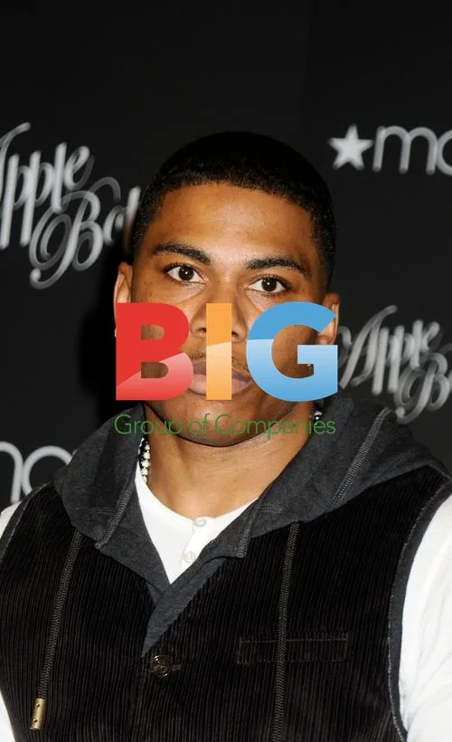 Nelly Showcases Apple Bottoms at Macy's