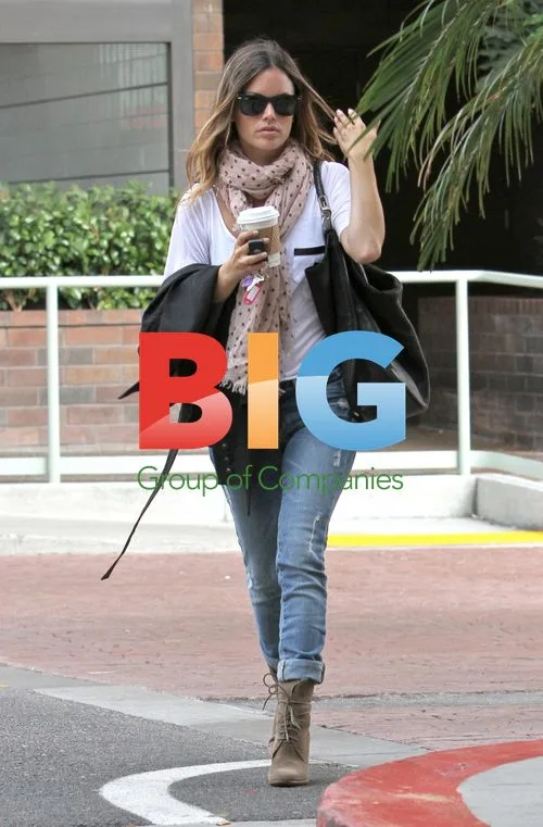 Rachel Bilson Shopping in Glendale