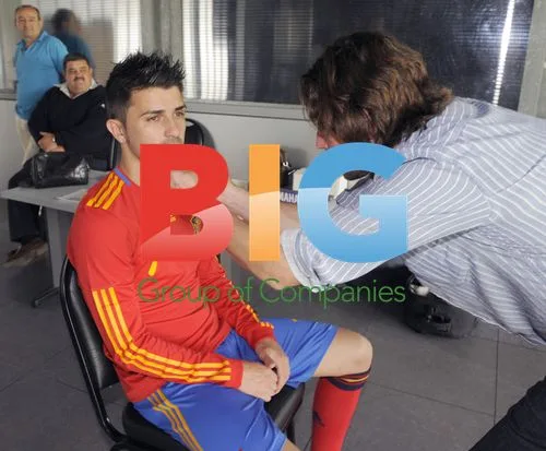 Michael Wade measures Villa and Iniesta for wax figure