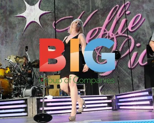 Kellie Pickler Performing in West Palm Beach