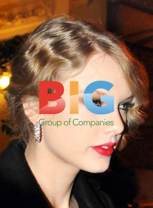 Taylor Swift Greets Fans in Paris