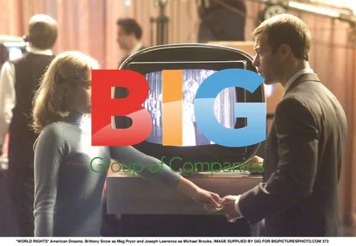 Brittany Snow and Joseph Lawrence in "American Dreams"